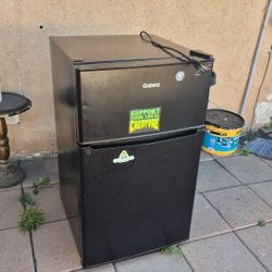 Mini Fridge 