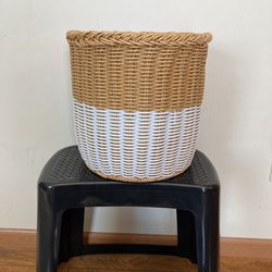 Basket Weave Flower Pot/Planter With Plastic Liner