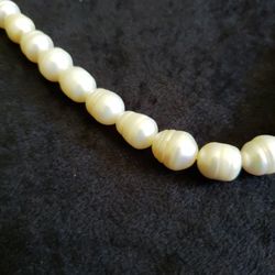 Faux Pearl Necklace/Choker 