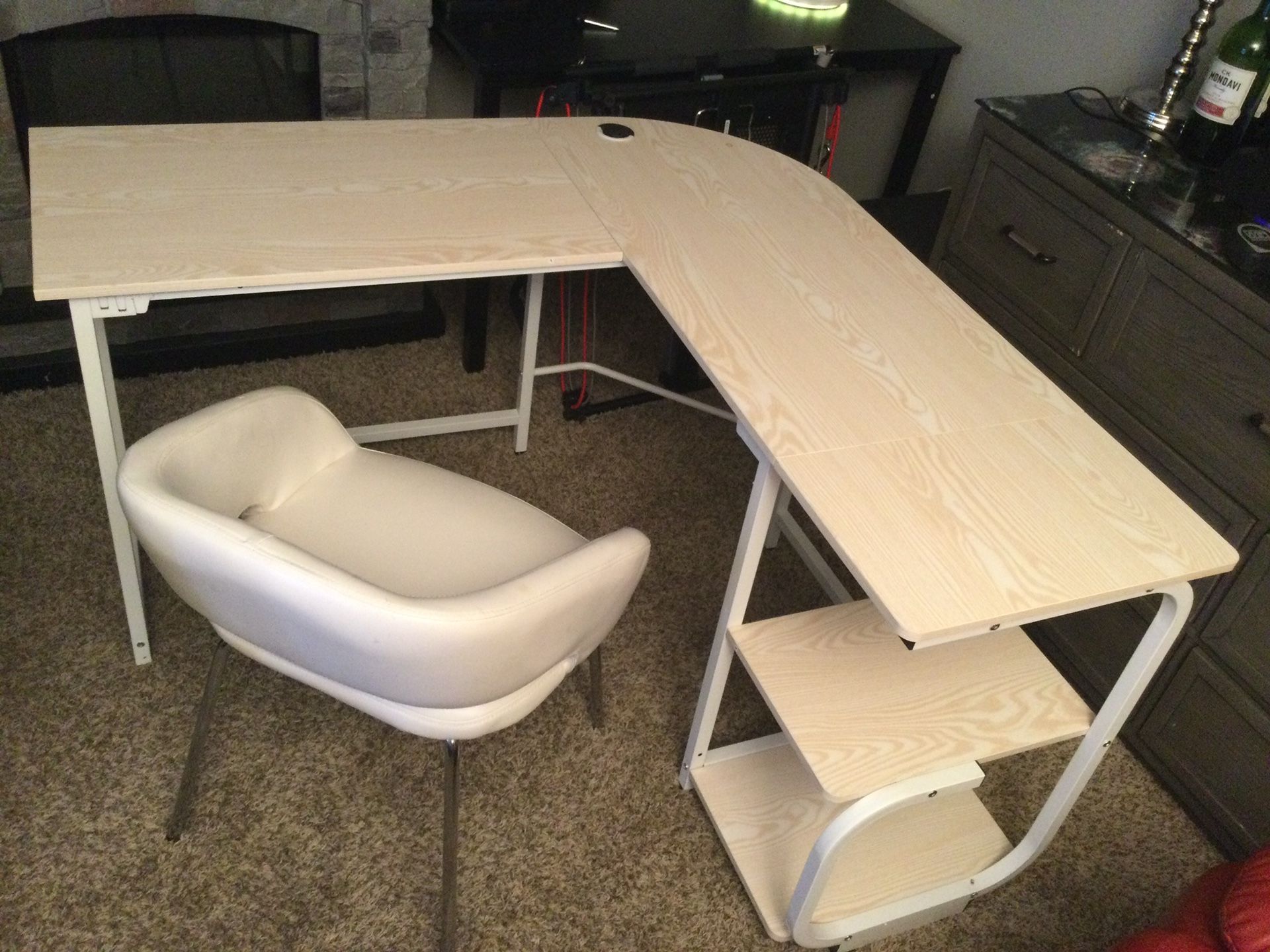 L-shape Desk…50x45 .. ASSEMB…WITH WHITE CHAIR …..CAN BE TAKEN APART IN TWO SECTIONS FOR EASIER TRANSPORT…NEVER USED….WHITE/TAN IN COLO