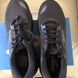 Brooks addiction GTS 15 black men’s sz 11 US (new in box)