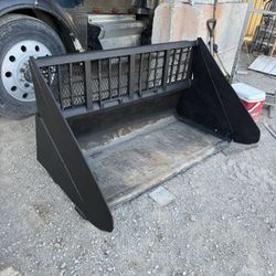 SKID STEER BUCKET 
