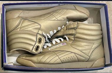 Women’s size 6 1/2 vintage gold Reebok Classic Freestyle Hi-Top fitness aerobic shoes