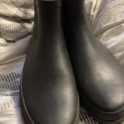 Men’s Rain Boots Size 9. ( Used )