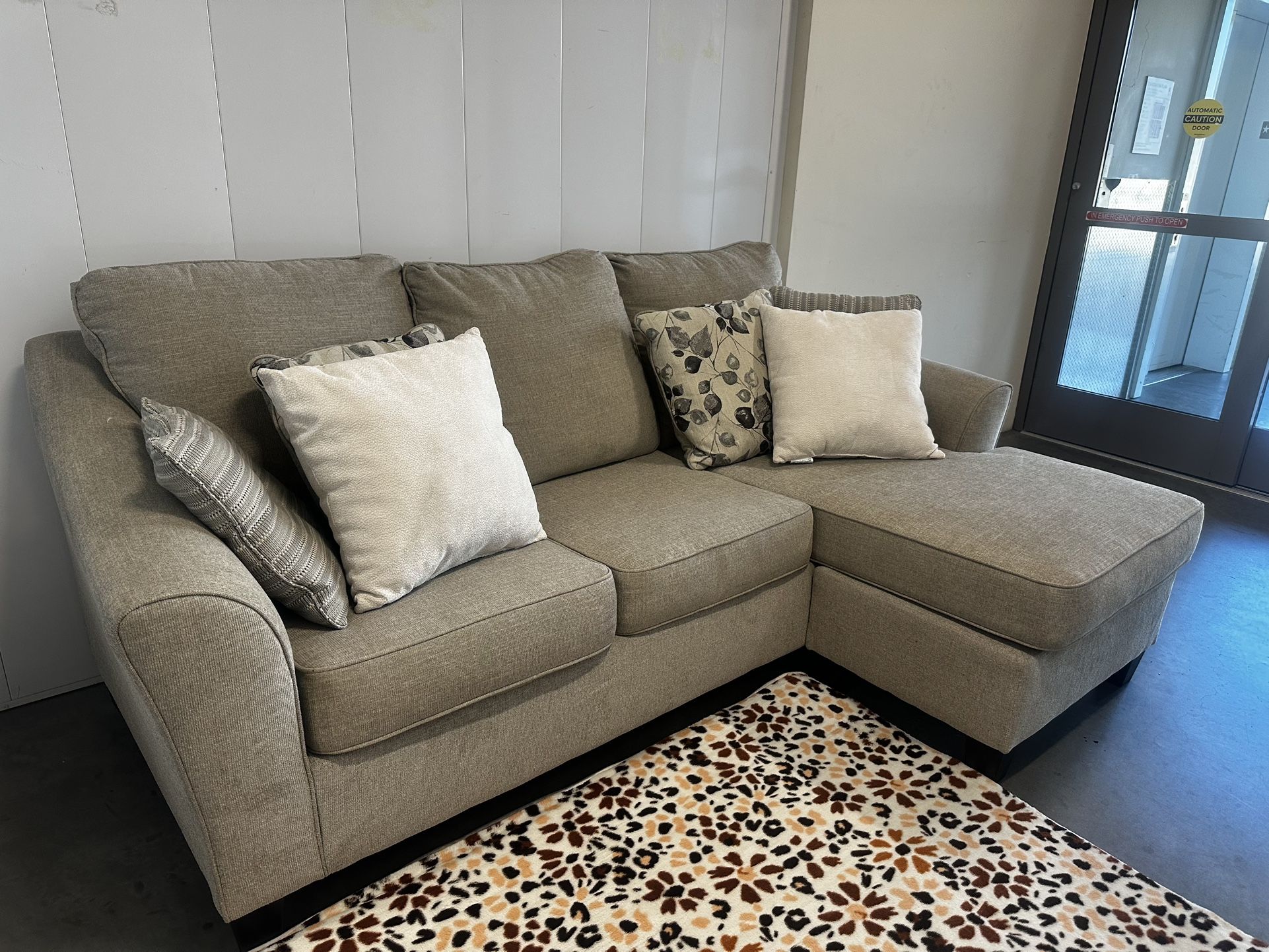 GREY SECTIONAL COUCH W/FREE DELIVERY