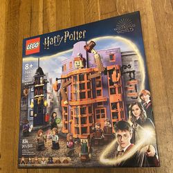 LEGO Harry Potter Diagon Alley: Weasleys’ Wizard Wheezes 76422