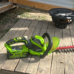 Greenworks 40V 24" Cordless Hedge Trimmer, 2.0Ah Battery included