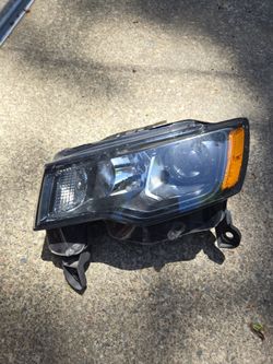 Jeep Grand Cherokee headlight