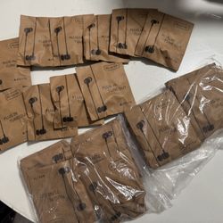 Delta Air Lines Wired Earbuds – Bulk Lot (30 pcs)