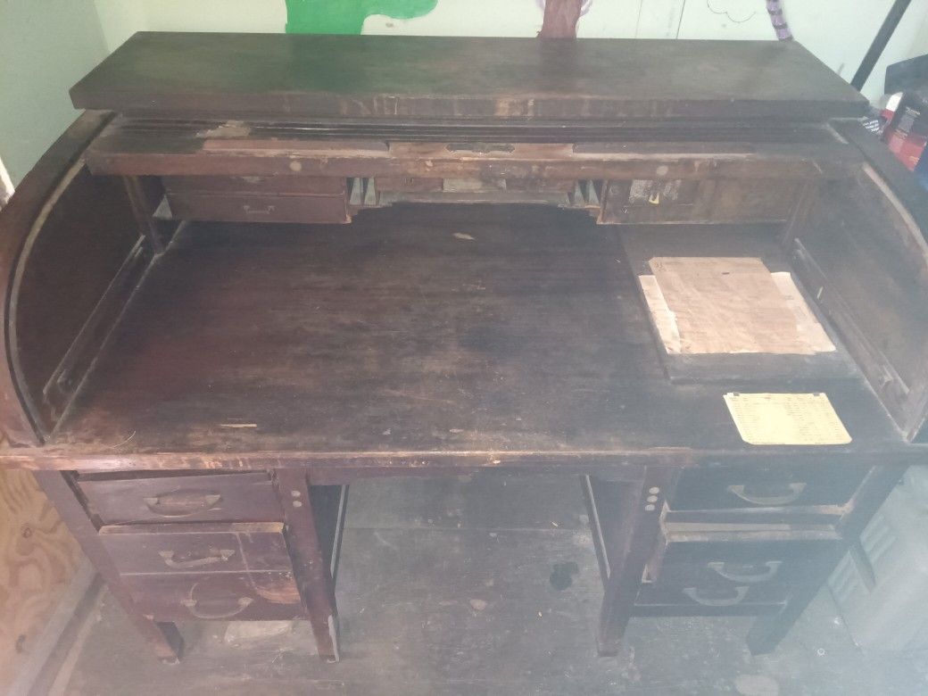 Early 1900's Antique Roll Top Desk. Formerly Owned By Alexander H. Kerr Of Kerr Ball Glass 