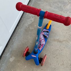 Hot wheels tilt and turn 3 wheel scooter designed for 3 to 5 years old. Lights ip too.