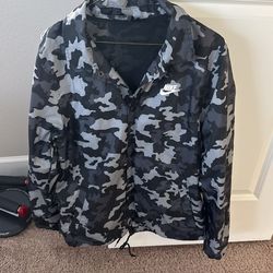 Nike Men’s Small Camo Windbreaker