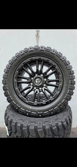 20" FUEL REBEL rims w/ 33" Tires