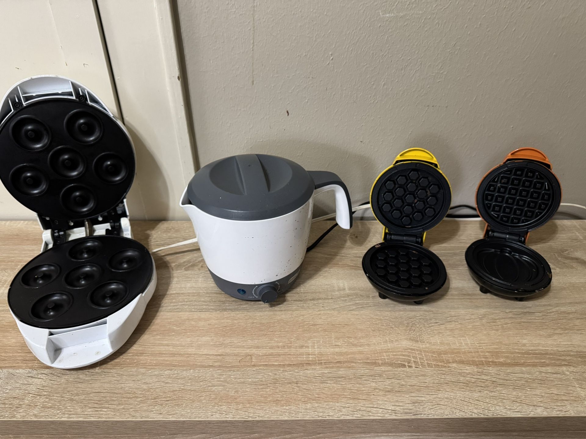 4 Electric Small Kitchen Appliances 10 Each
