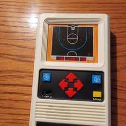 Mattel HANDHELD ELECTRONIC BASKETBALL GAME 