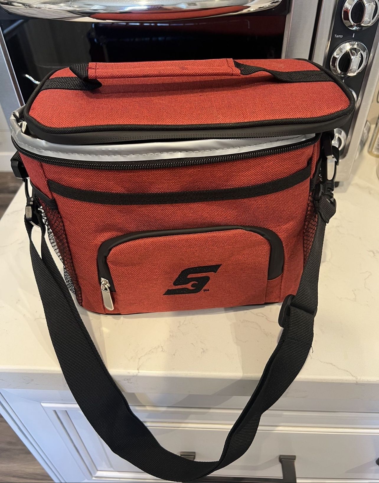 Snap On Lunchbox (Read).