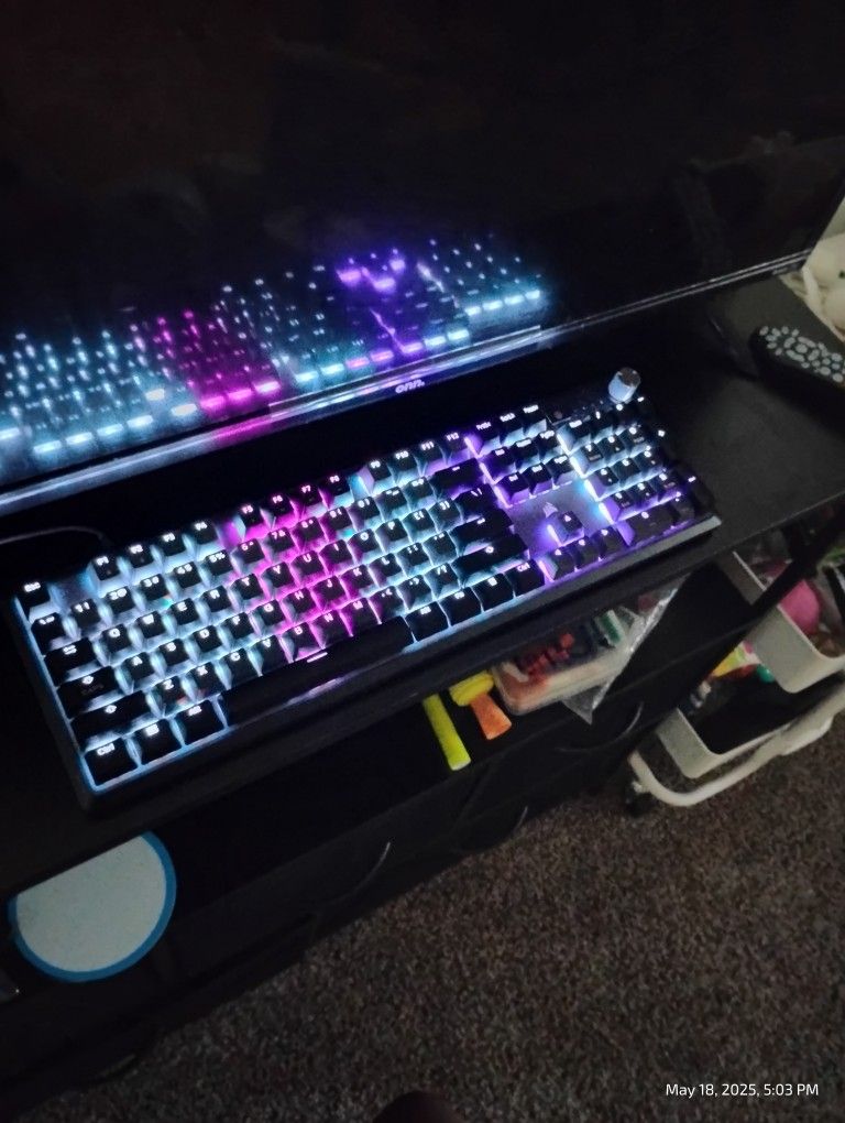  CORSAIR
CORSAIR - K70 CORE RGB Mechanical Gaming Keyboard - Gray  keyboard