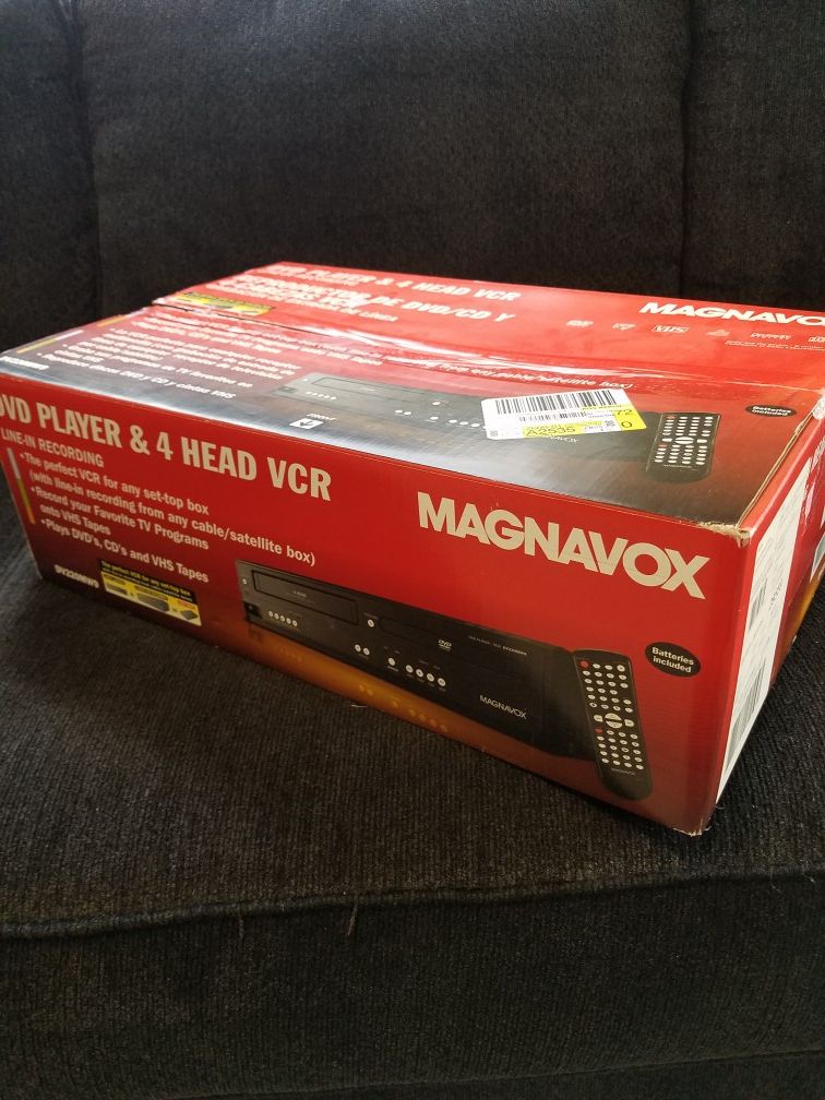 MAGNAVOX DV220MW9 DVD Player VCR Combo