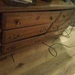 Vintage Solid Maple 6 -Drawer Dresser – Classic Design with Ornate Brass Handles – $40