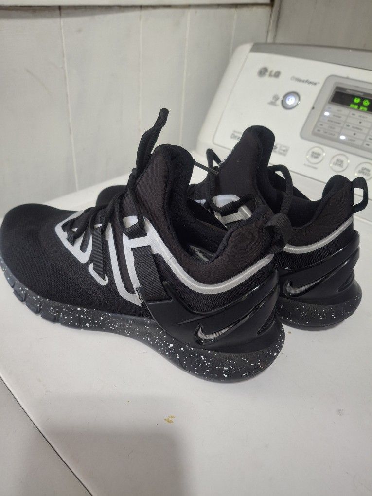 Mui Buenas Condisiones Size 8.5