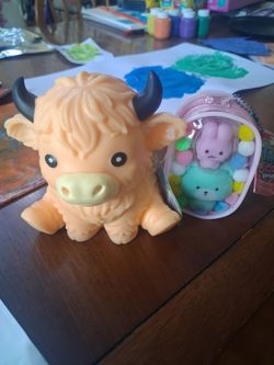 Sqeeezy squishy lot highland cow taba
