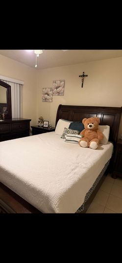 Queen Size Bedroom Set
