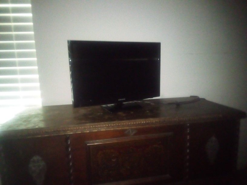 ENTERTAINMENT STORAGE CENTER
