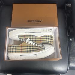 Burberry shoes 