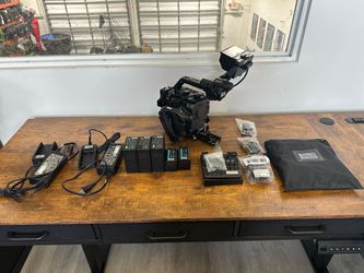 Sony FX6 Body/Cage/Batteries + Accessories