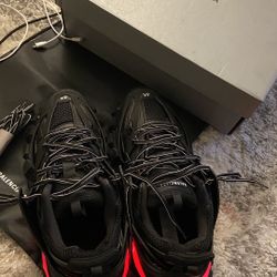 brand new track led size 11