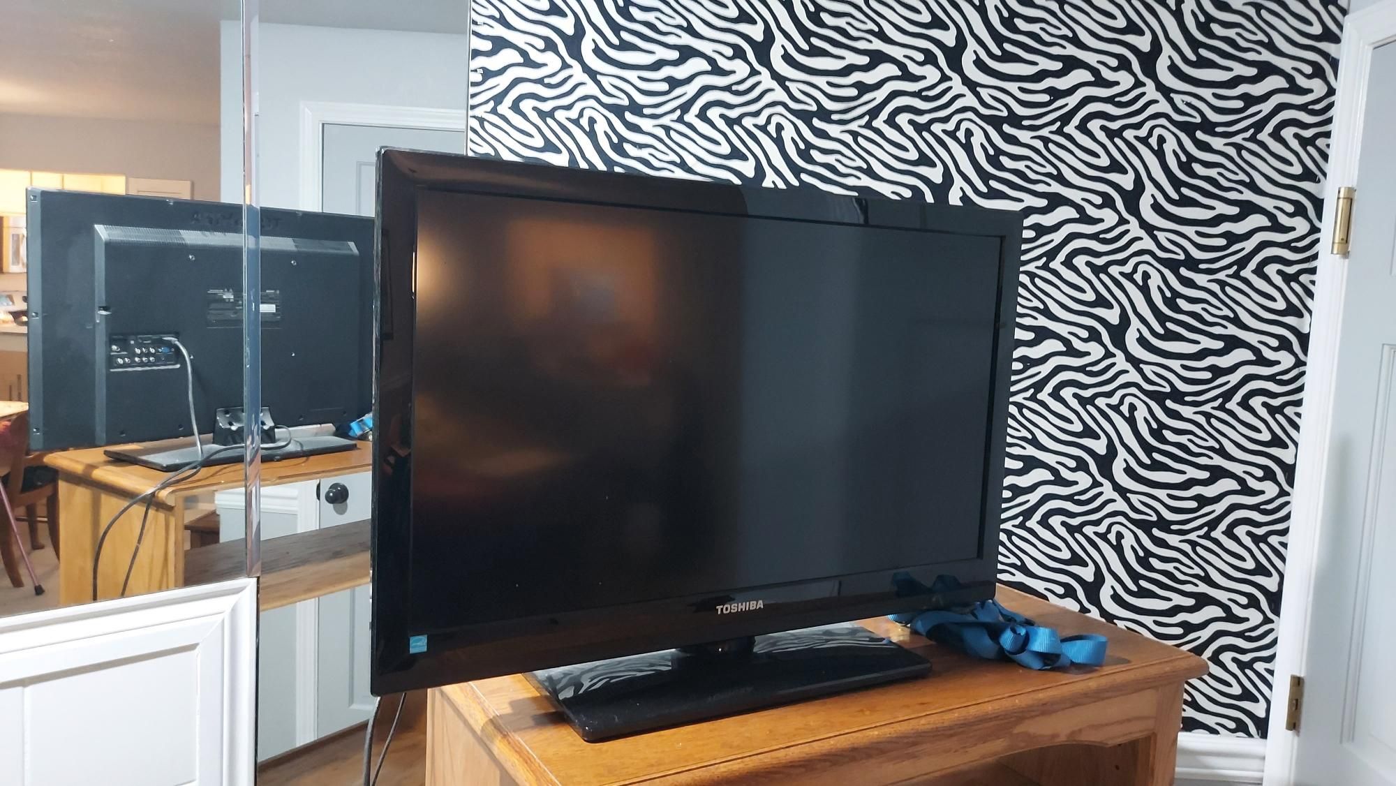 32 Inch Toshiba TV