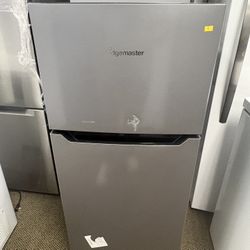  Fridgemaster Mini Fridge w/ Freezer ($0 Down) | Clean