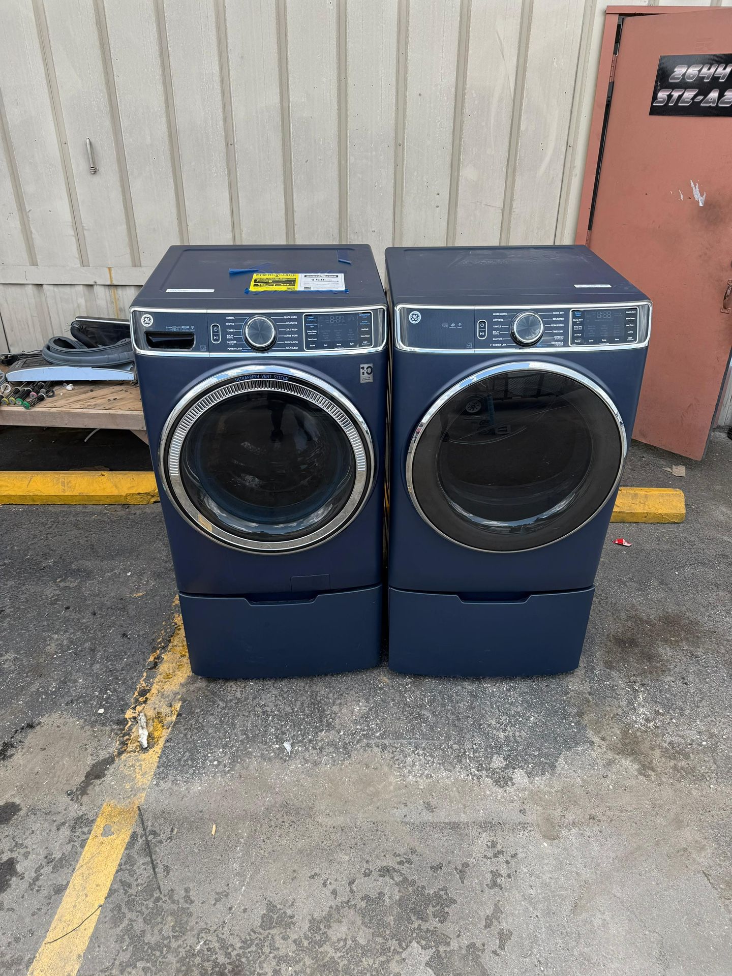 Set GE Washer And Dryer Gas Like New
