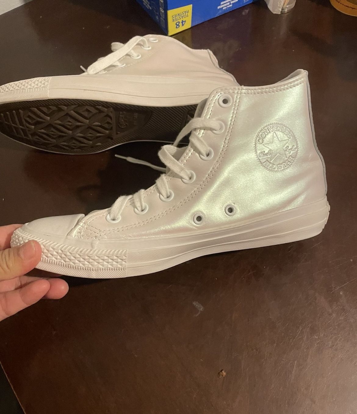 Converse Size 8 W