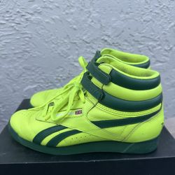 Women’s Size 7 / Kids 5y - Reebok Classics Freestyle Hi-Top Green T-Urban   