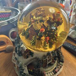 Musical Water Globe Grandeur Noel Collectors Edition