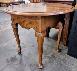 Vintage Ethan Allen Heirloom Collection #10-8036 Solid Maple Round End Table