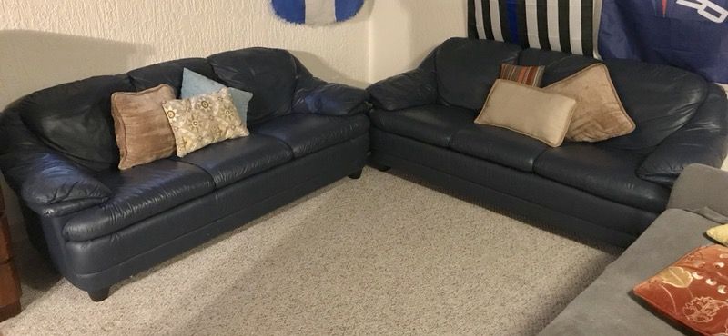 Leather couches - Tootsie