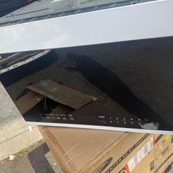 Frigidaire 1.4 cu. ft. Over-the-Range Microwave in White with Automatic Sensor Cooking Technology 136