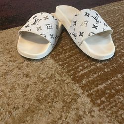 Louis Vuitton Slides LV Monogram 8/5