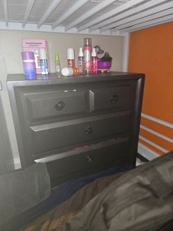 2 night stand and dresser