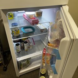 Insignia 10 Cu Ft Refrigerator With Top Mount Freezer 