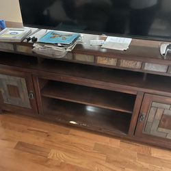 Tv Stand - Free 