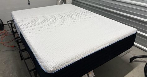 Nectar Hybrid Queen Mattress - Like New Condition