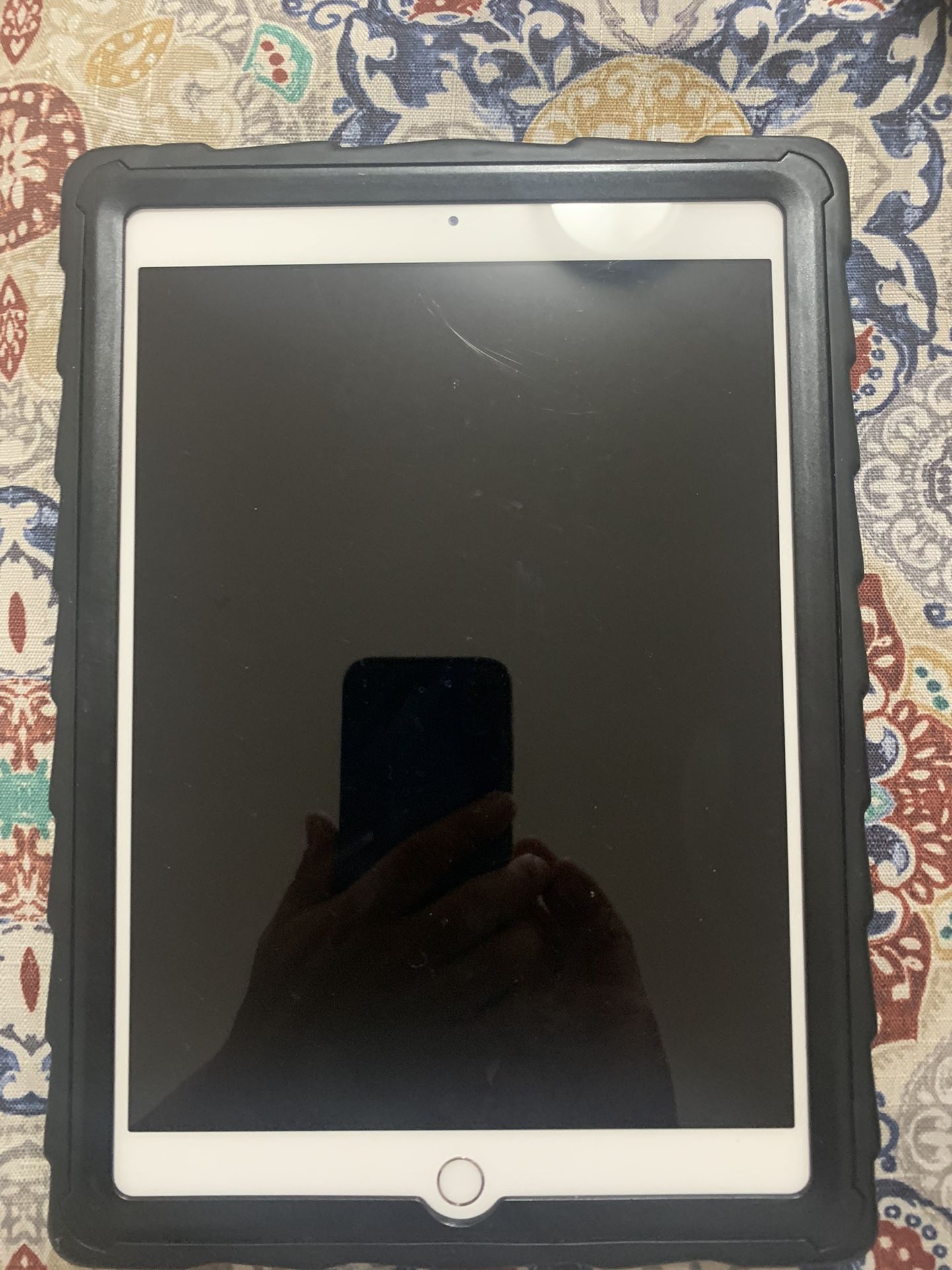 Apple iPad 6th Generation Unlocked Like New!