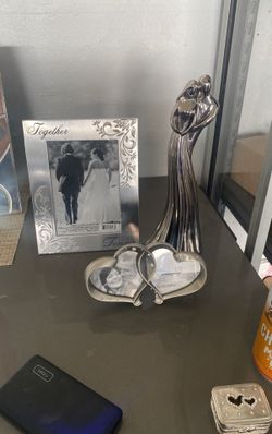 Wedding Gifts Frames And Statue