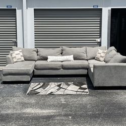 Like New Beautiful Large Grey Sectional Couch + FREE DELIVERY🚛!