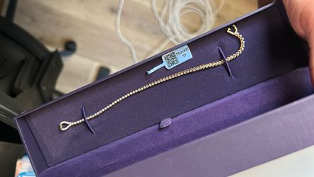 Tennis bracelet