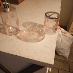 Bow bathroom sink set