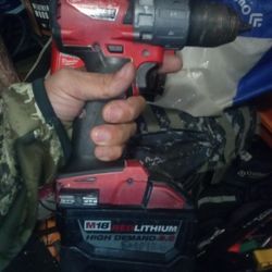 Milwaukee Hammer Drill With 9 Amp Battery